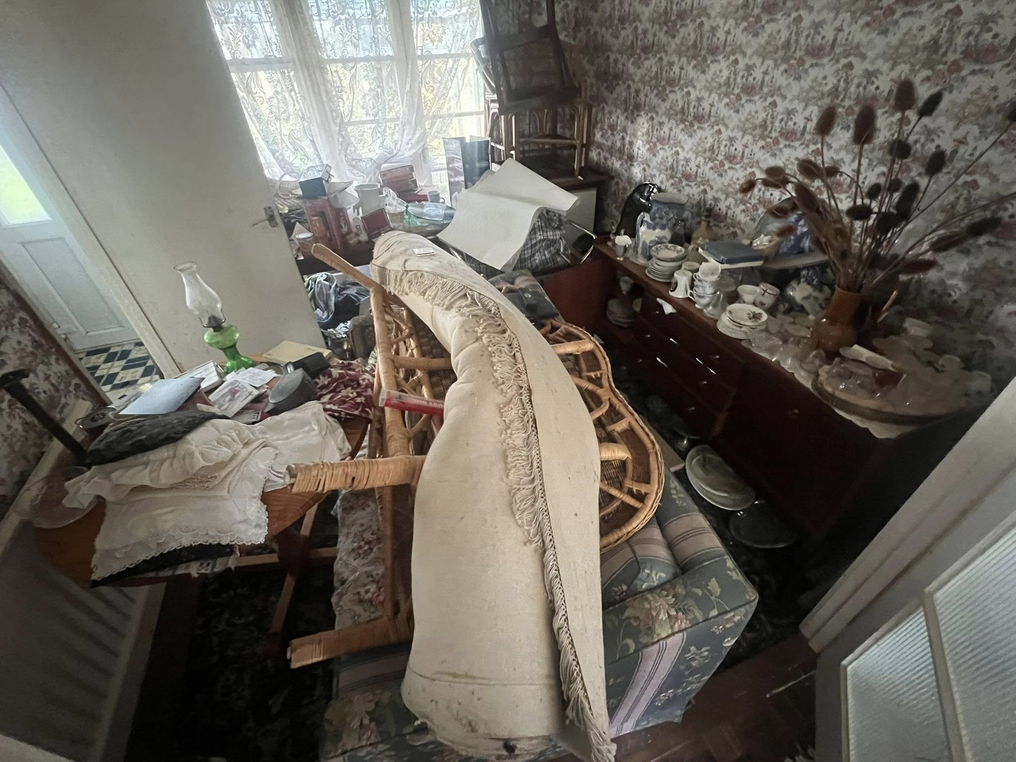 Hoarder clearance with planned sorting